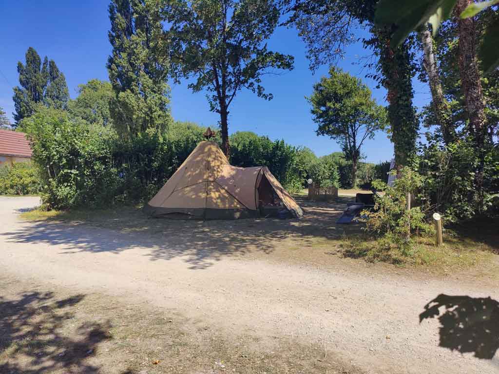 emplacement de camping pour caravane proche de Besançon
